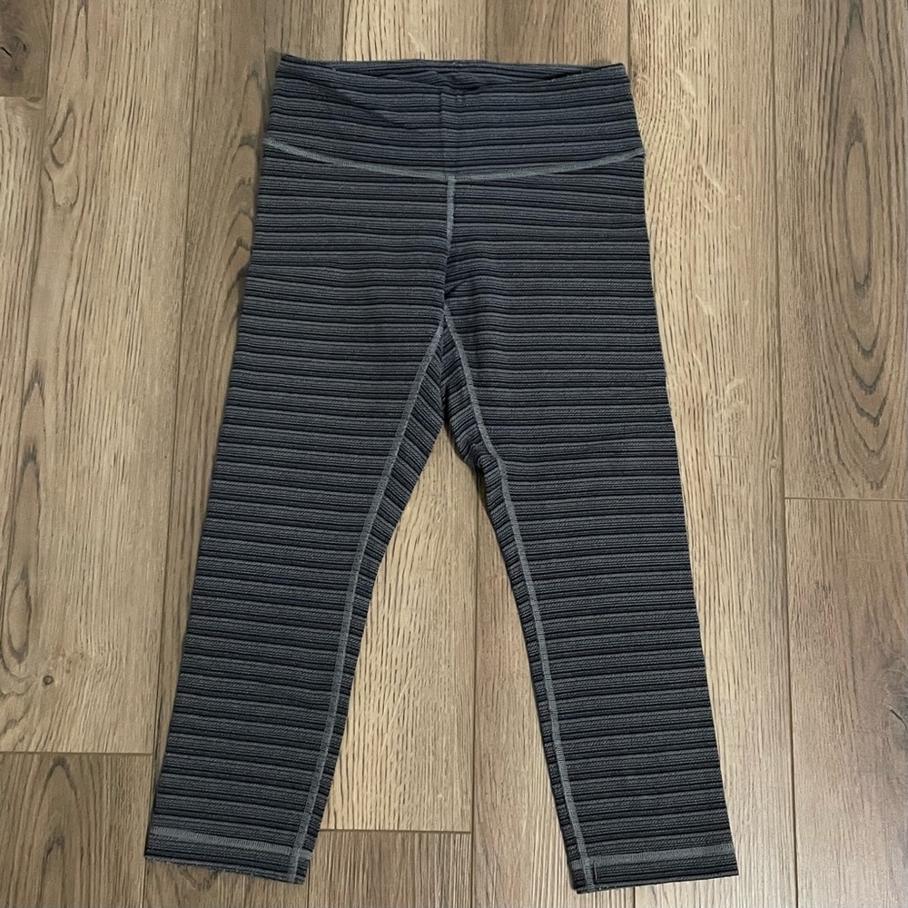 Lululemon Gray Stripe‎ Capri Leggings